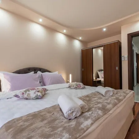 Aventurine Apartment *