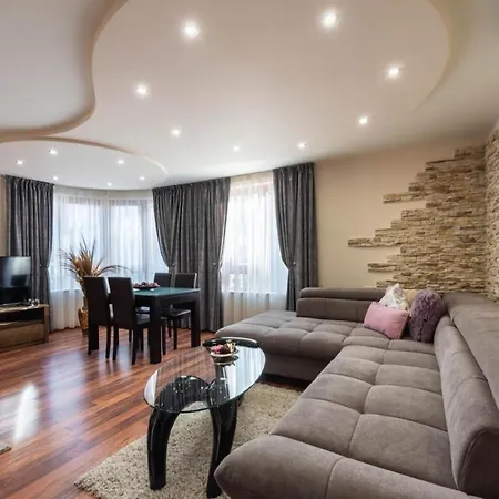 Aventurine Apartament *